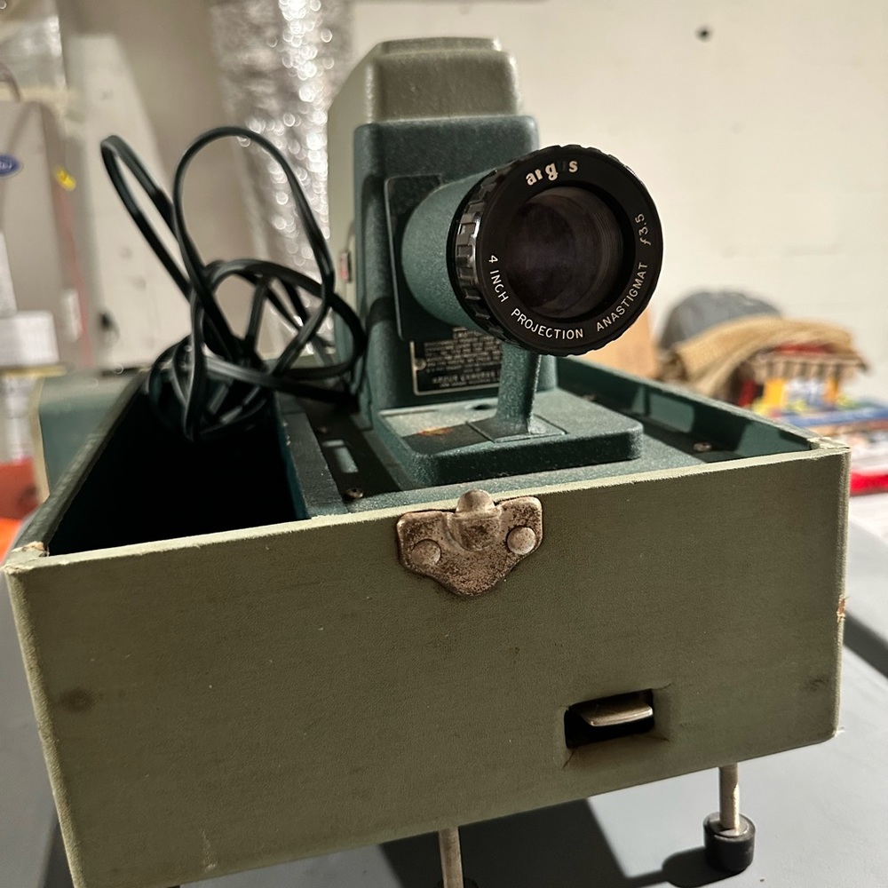 Vintage Argus 300 Slide Projector w/ Carrying Case